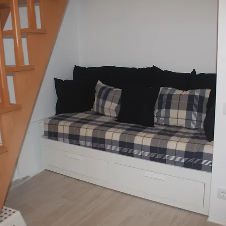 Isaura Apartment *